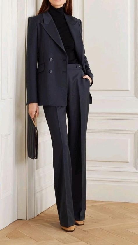 https://appetizing-luck-832547804a.media.strapiapp.com/interview_outfit_45c3567c84.jpeg